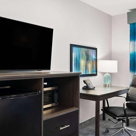 La Quinta Inn By Wyndham Indianapolis Airport Executive Dr Exterior photo