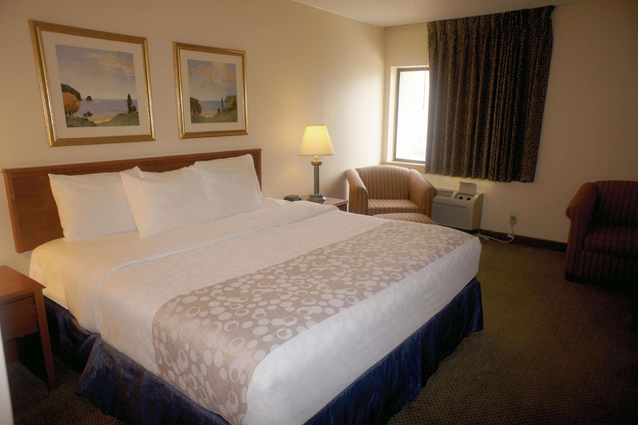 La Quinta Inn By Wyndham Indianapolis Airport Executive Dr Exterior photo