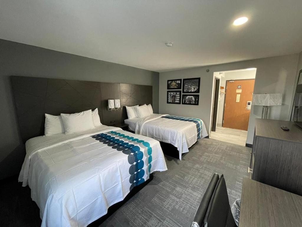 La Quinta Inn By Wyndham Indianapolis Airport Executive Dr Exterior photo