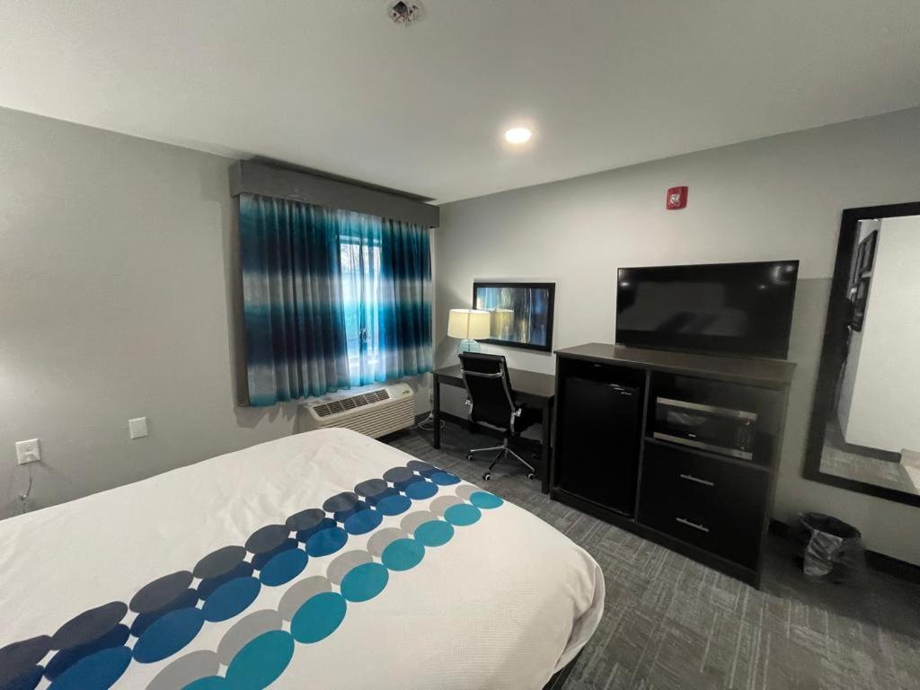 La Quinta Inn By Wyndham Indianapolis Airport Executive Dr Exterior photo