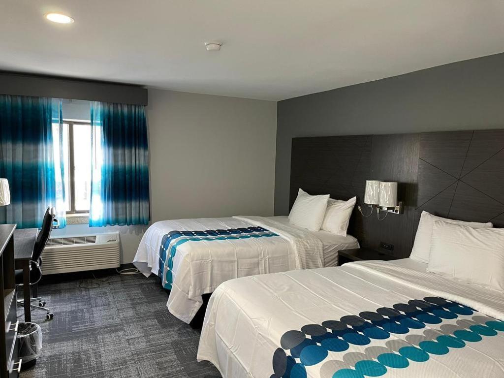 La Quinta Inn By Wyndham Indianapolis Airport Executive Dr Exterior photo