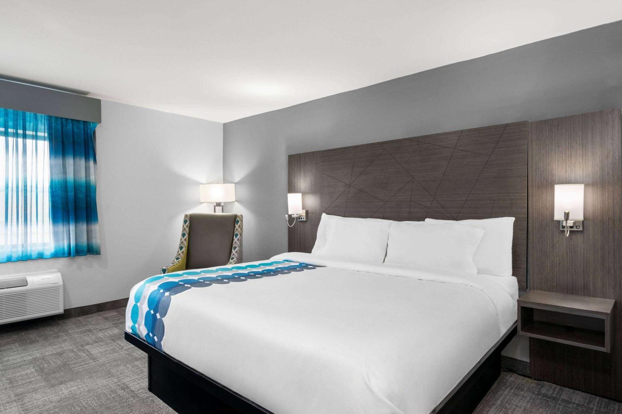 La Quinta Inn By Wyndham Indianapolis Airport Executive Dr Exterior photo