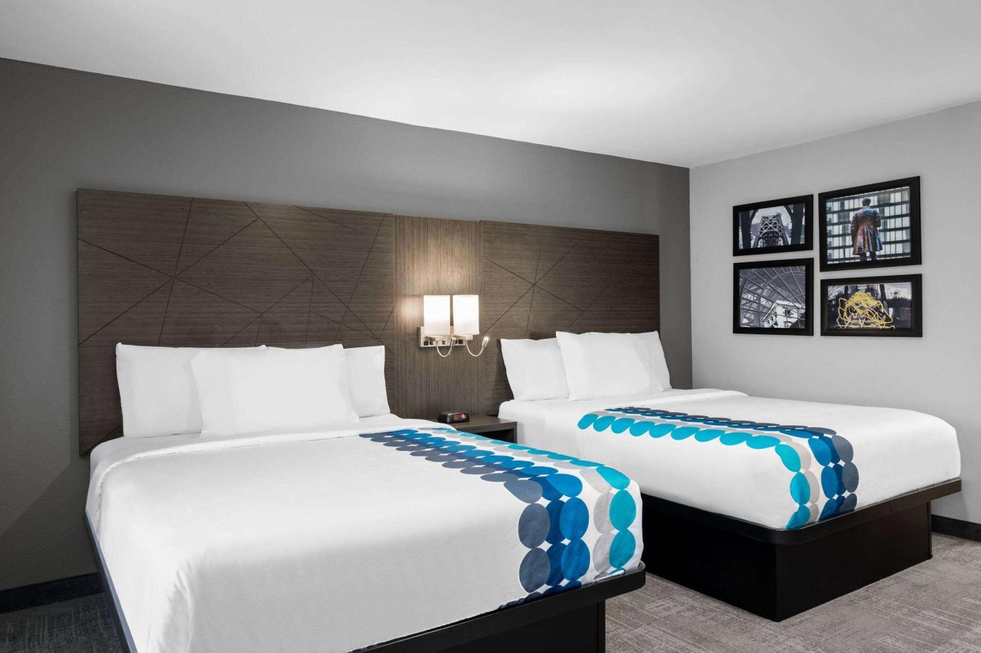 La Quinta Inn By Wyndham Indianapolis Airport Executive Dr Exterior photo