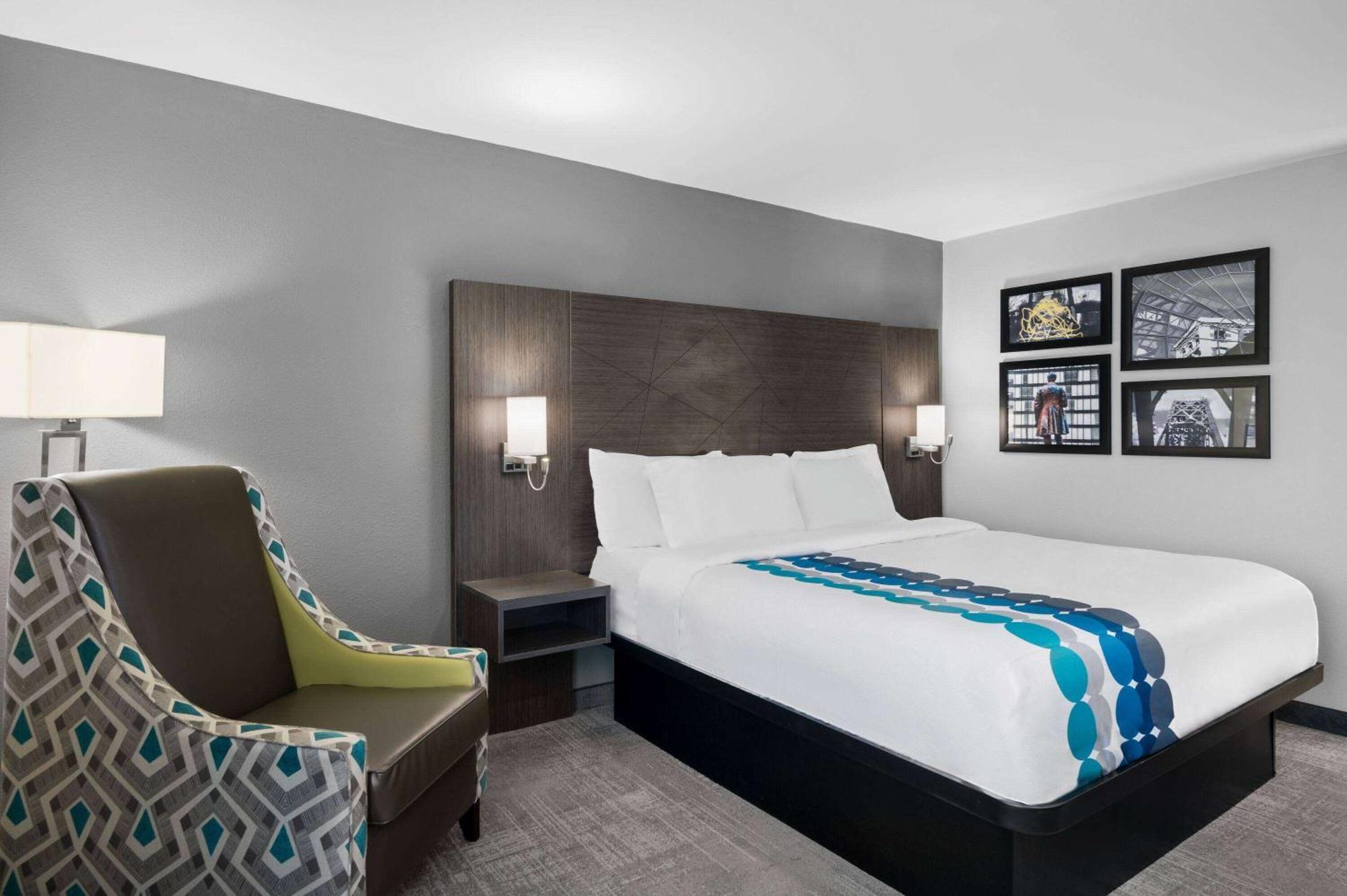 La Quinta Inn By Wyndham Indianapolis Airport Executive Dr Exterior photo