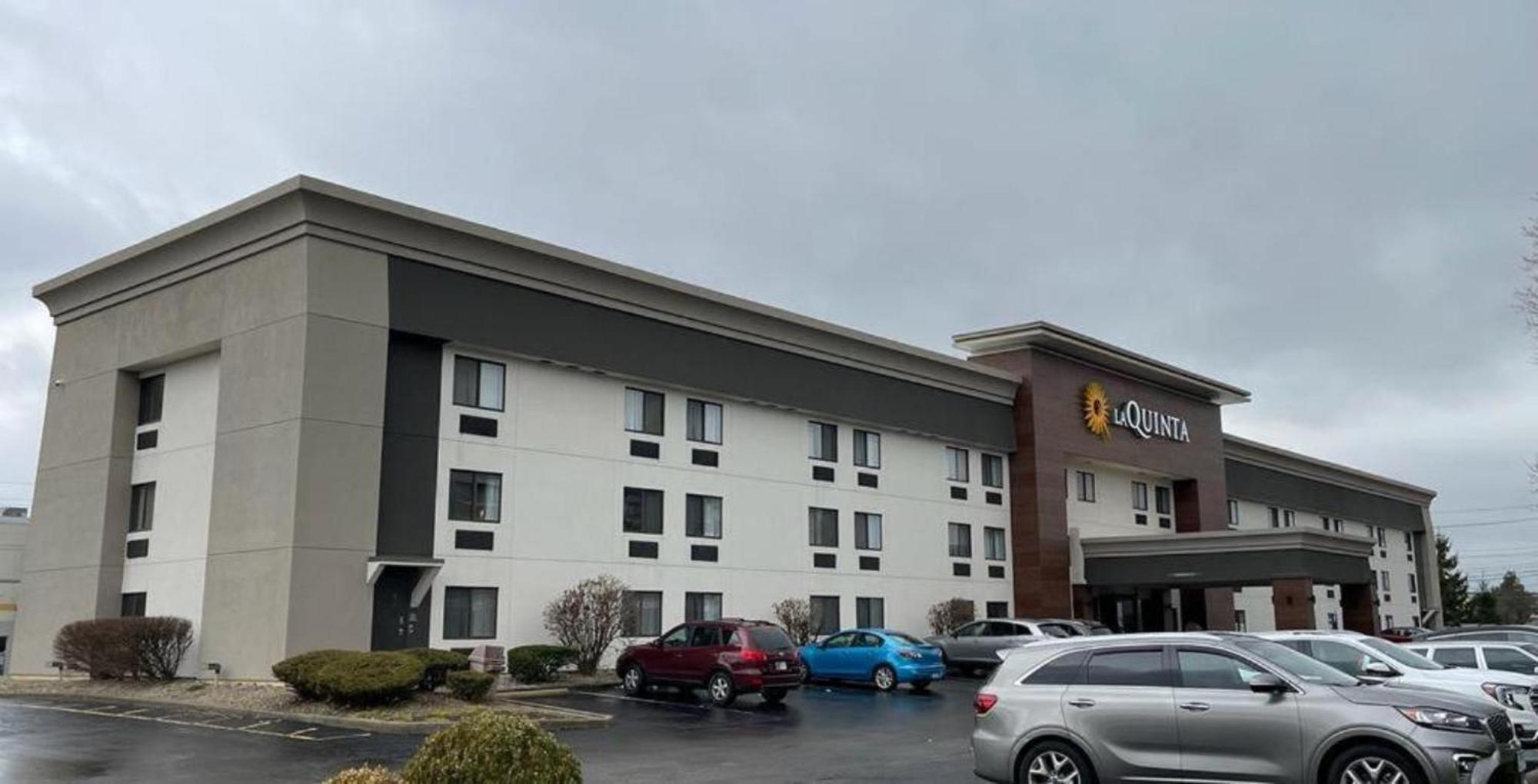 La Quinta Inn By Wyndham Indianapolis Airport Executive Dr Exterior photo