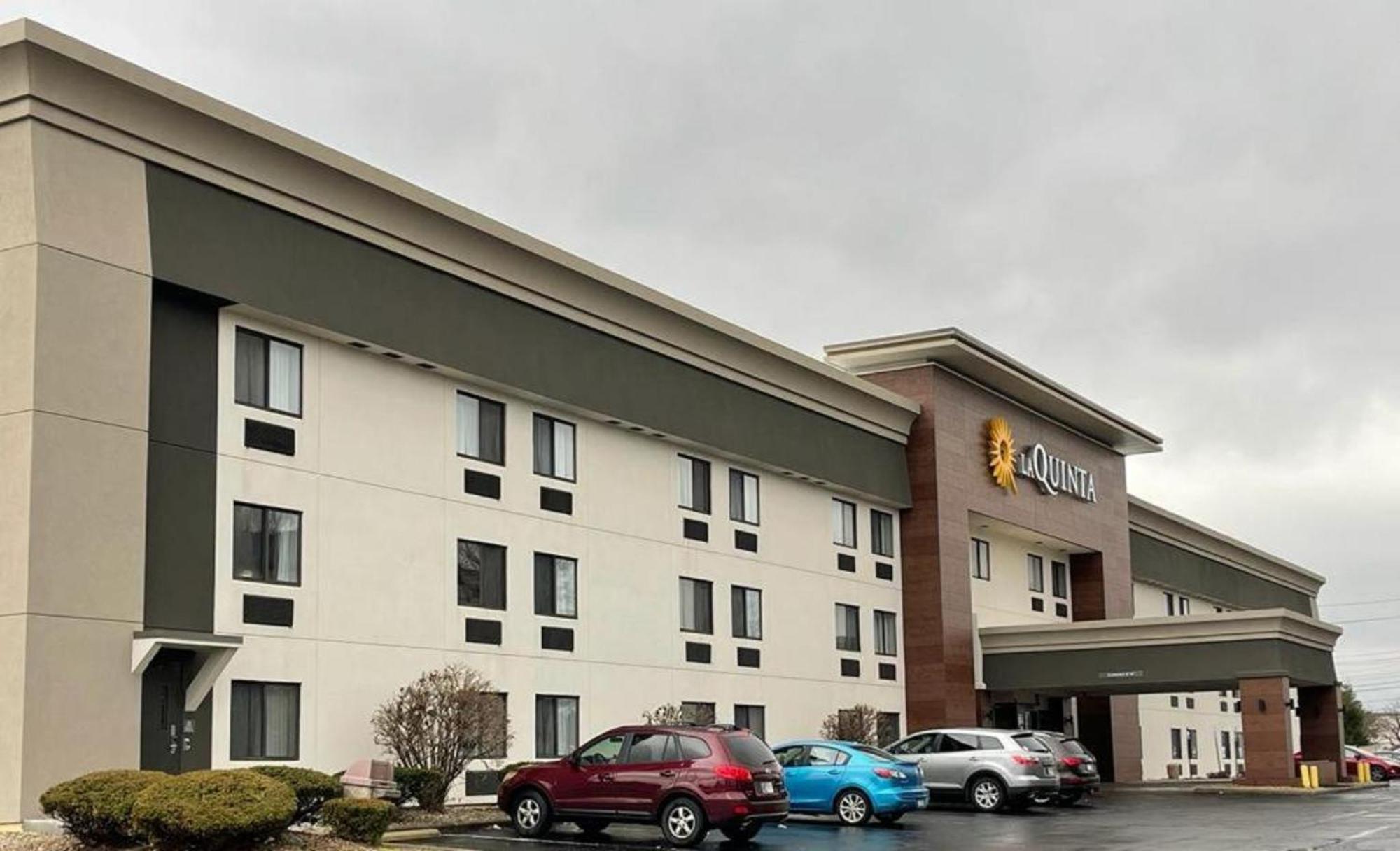 La Quinta Inn By Wyndham Indianapolis Airport Executive Dr Exterior photo