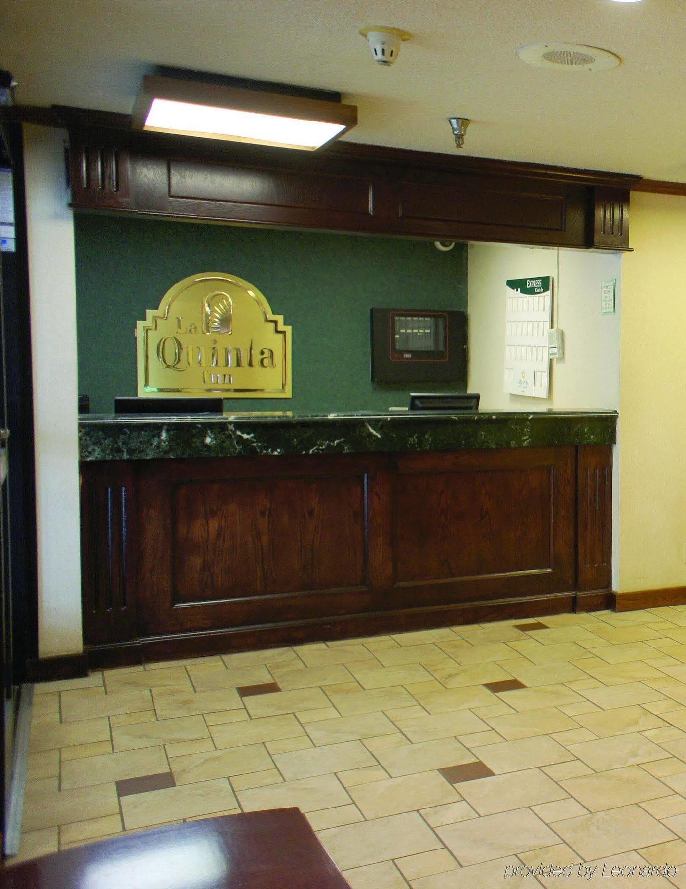 La Quinta Inn By Wyndham Indianapolis Airport Executive Dr Exterior photo