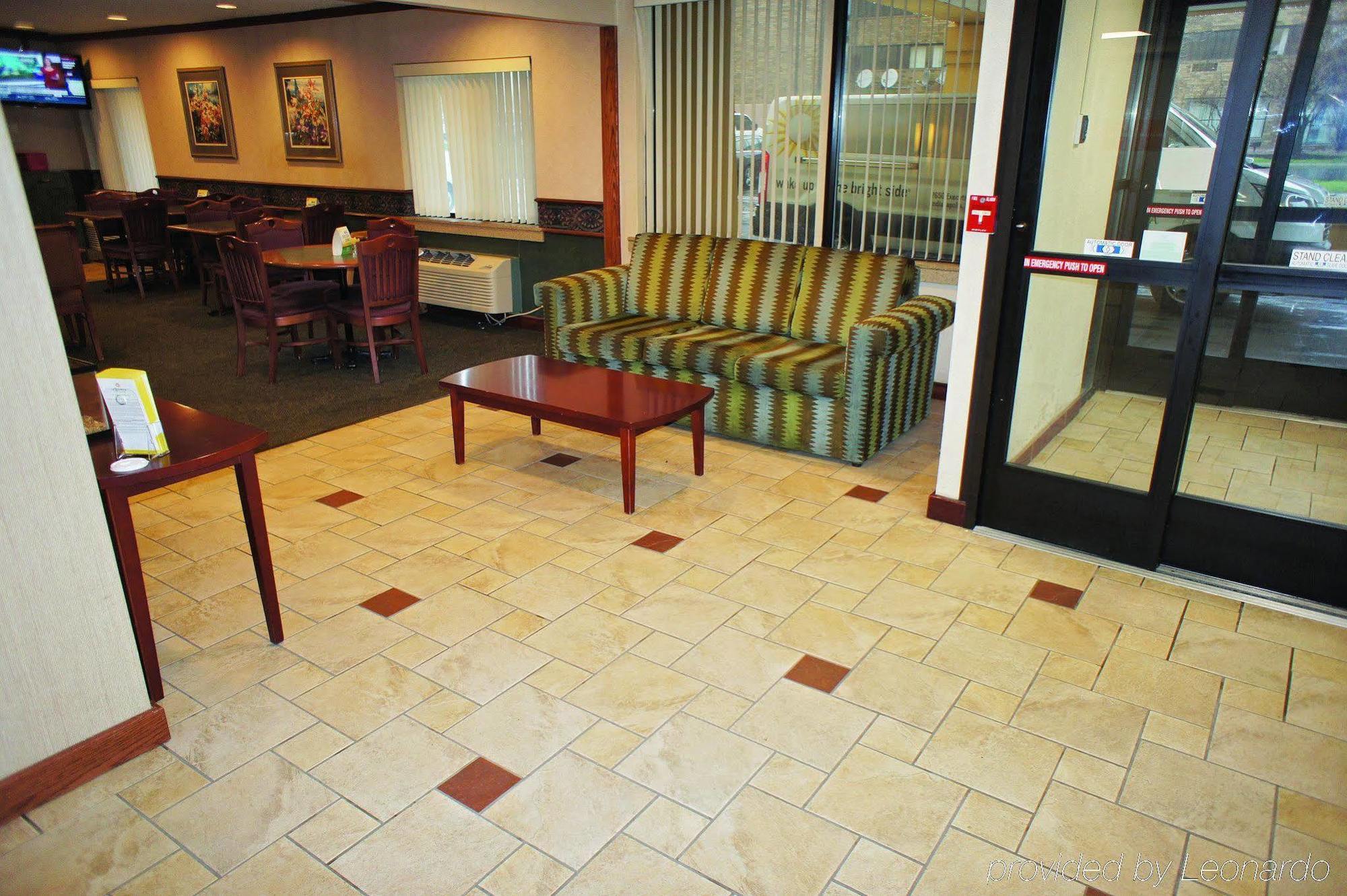 La Quinta Inn By Wyndham Indianapolis Airport Executive Dr Exterior photo