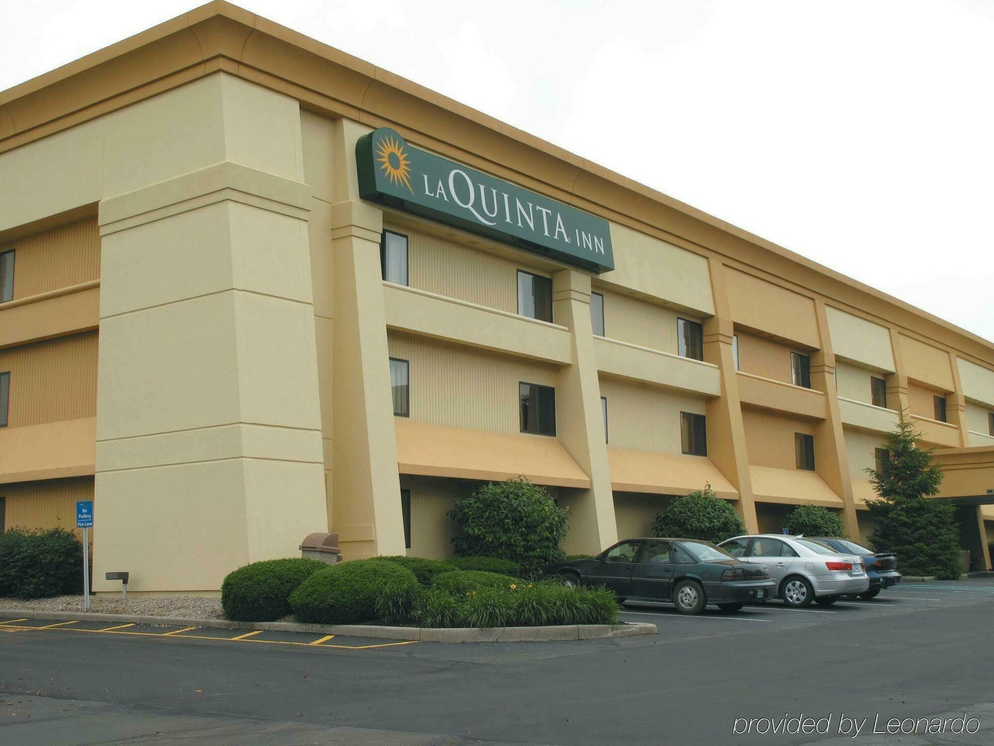 La Quinta Inn By Wyndham Indianapolis Airport Executive Dr Exterior photo